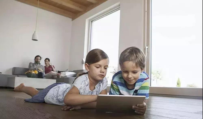 家里面裝修，瓷磚沒有SPC快裝地板實用，5大原因！